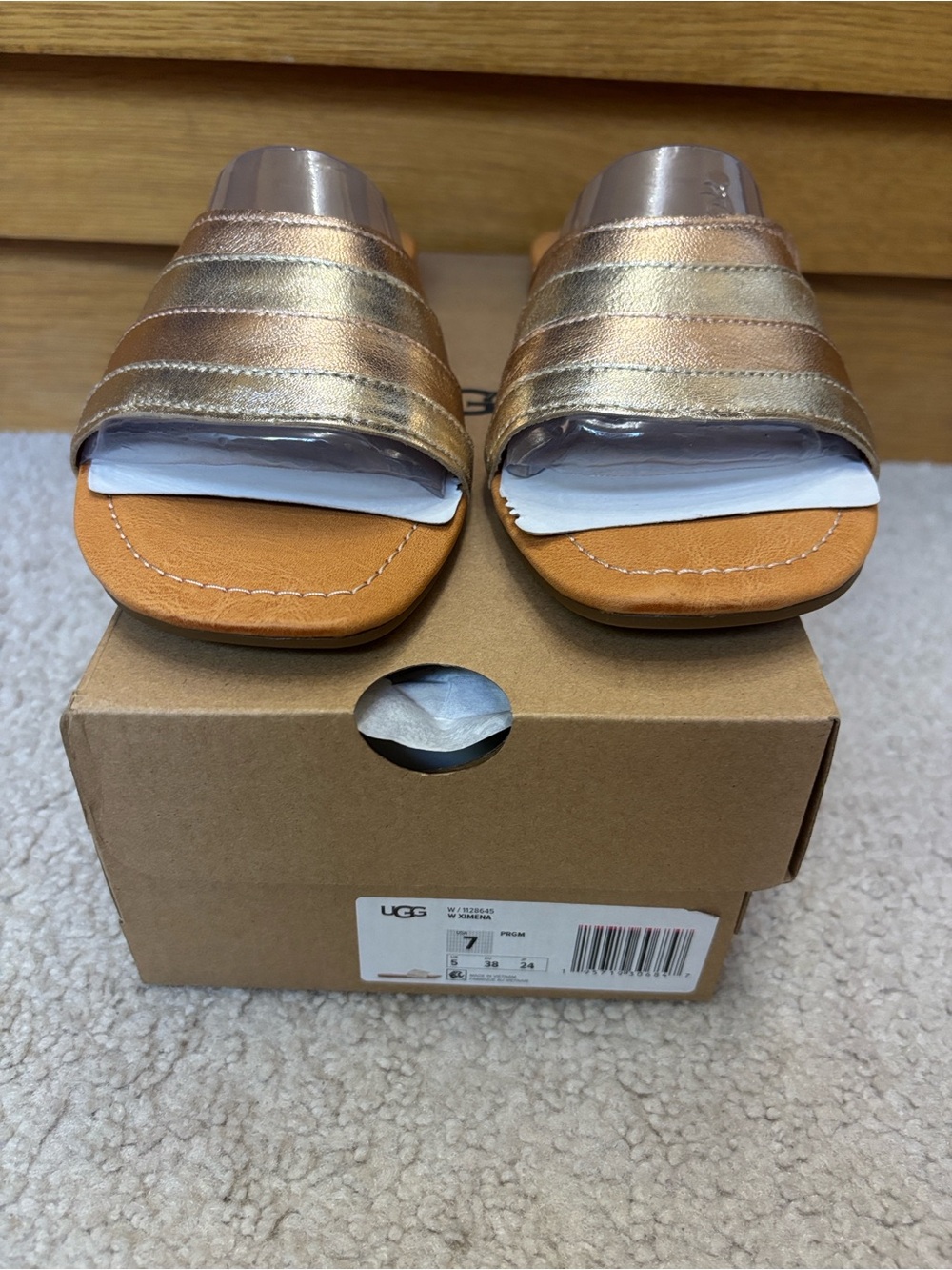 New in Box UGG XIMENA sandal
